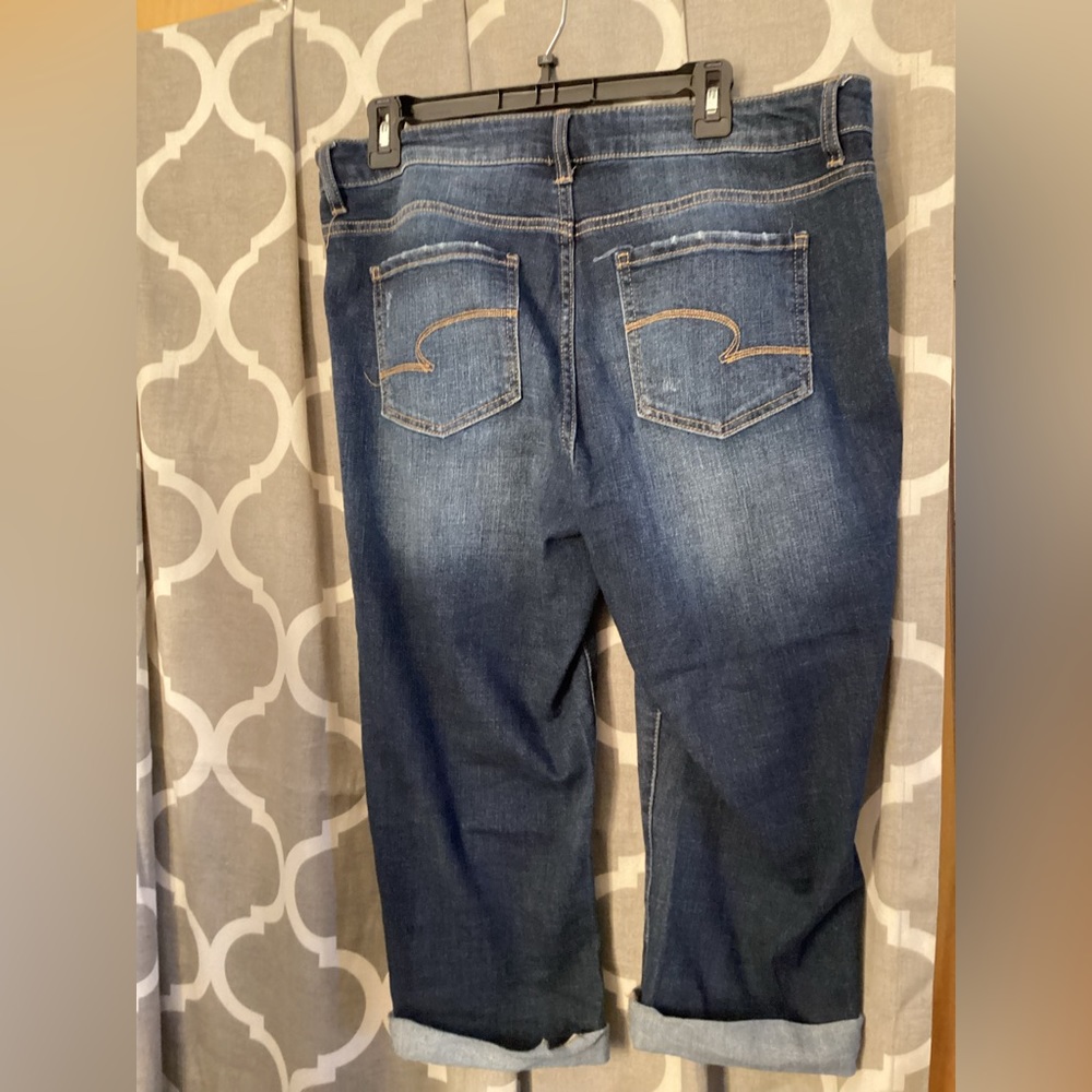 Time &Tru Mid Rise Capris - Picture 3 of 4